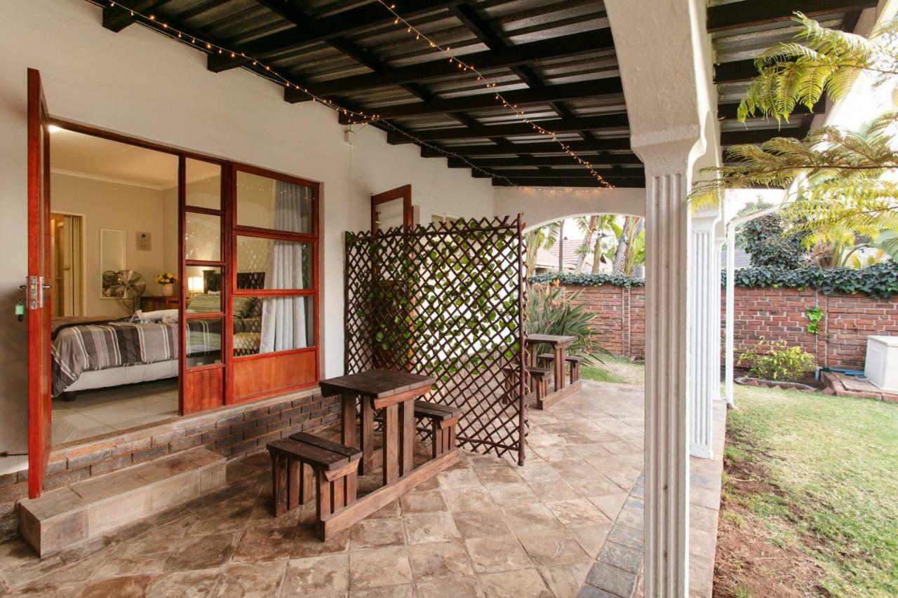 Rumah 200 m² dengan 1 bilik tidur dan 2 bilik mandi peribadi di Garsfontein Pretoria Luaran gambar